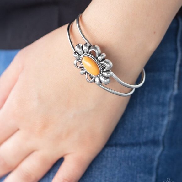 paparazzi Jewelry - 𝅺Serene Succulent Bracelet